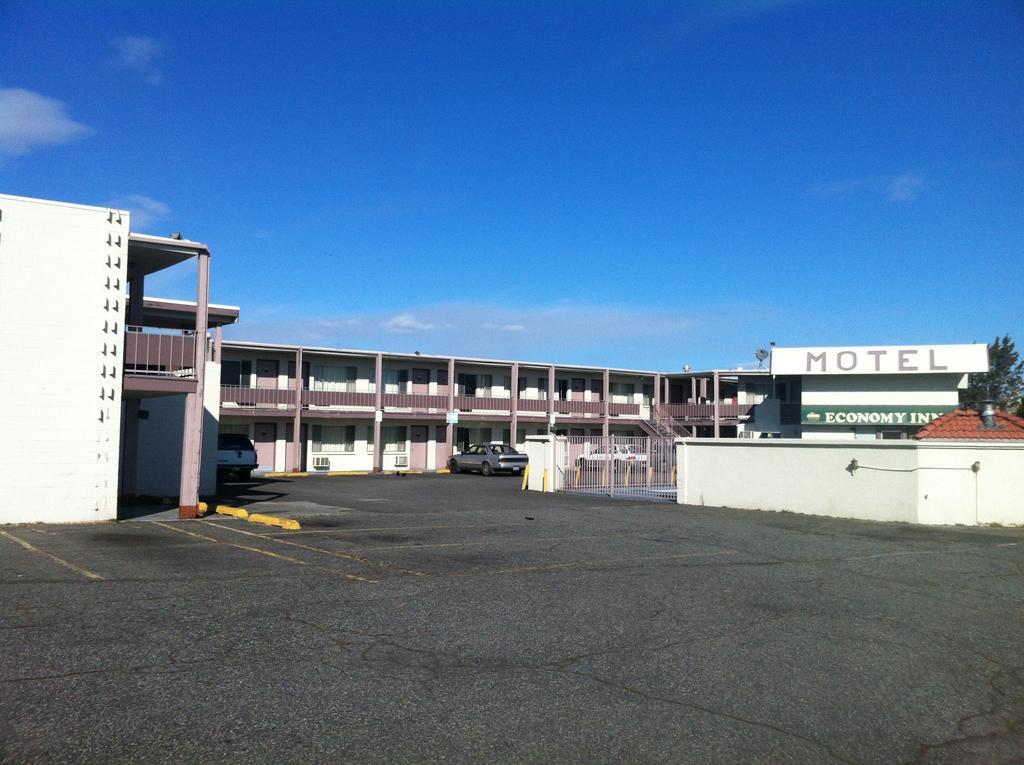 Economy Inn Richland Exteriör bild